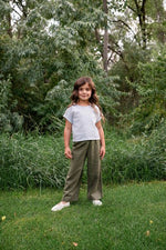 Load image into Gallery viewer, Gaucho Pant in Olive Linen
