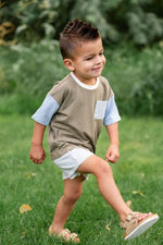 Load image into Gallery viewer, Relaxed Pocket Tee in Olive Prairie
