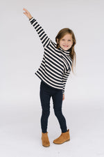 Load image into Gallery viewer, Bamboo Legging in Navy French Terry
